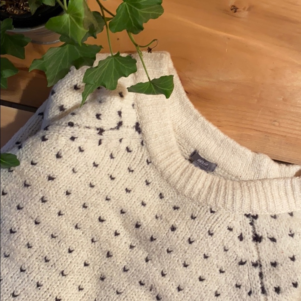 AERIE Soft Sweater - White & Grey Heart Stitch